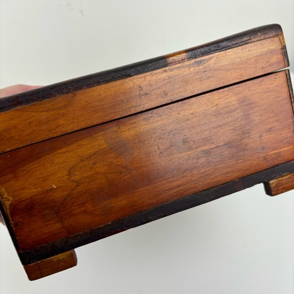 Vintage miniature cedar wood chest/hope chest/jewelry box-EUC - Picture 14 of 15